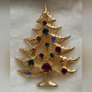 Brooks Gold Christmas Tree Brooch With Multicolor Gemstones
